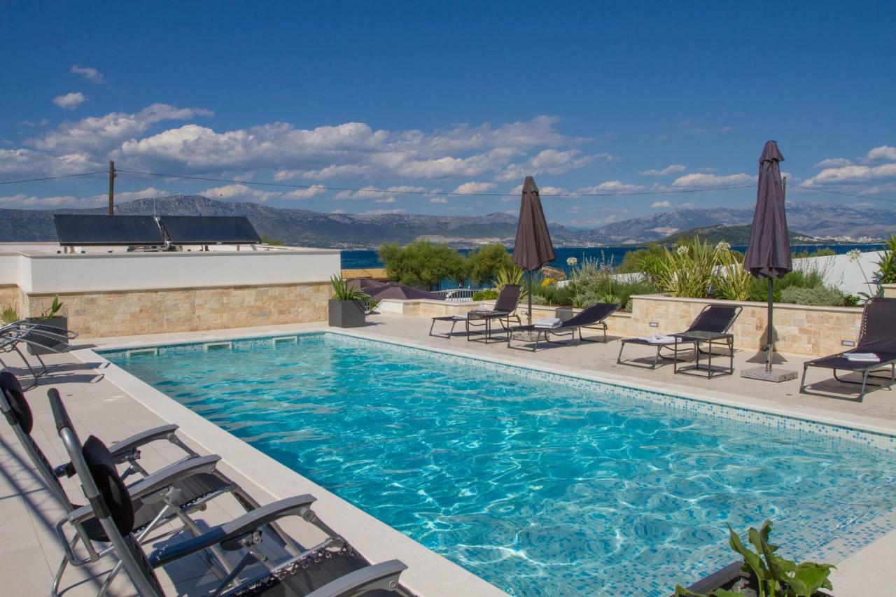 Luxury Poolside Villa Slatine Exterior foto