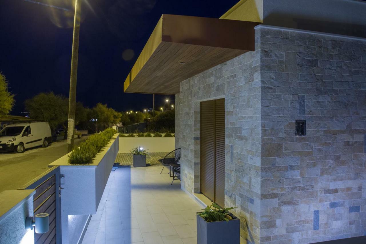 Luxury Poolside Villa Slatine Exterior foto